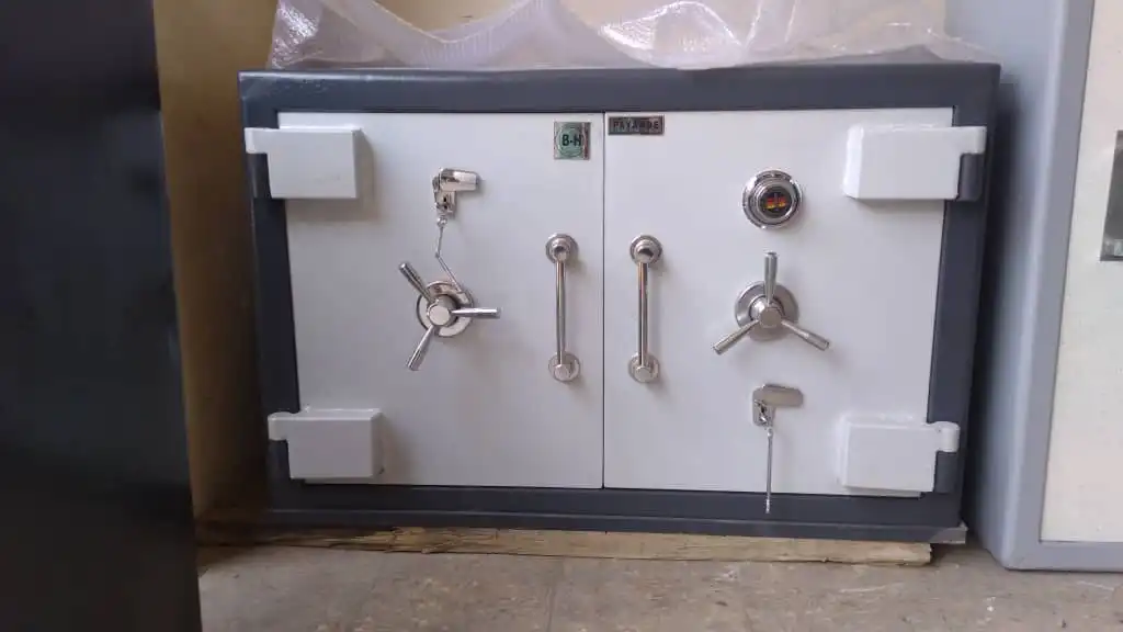 گاوصندوق نسوز زیر ویترینی گاوصندوق نسوز زیر ویترینی